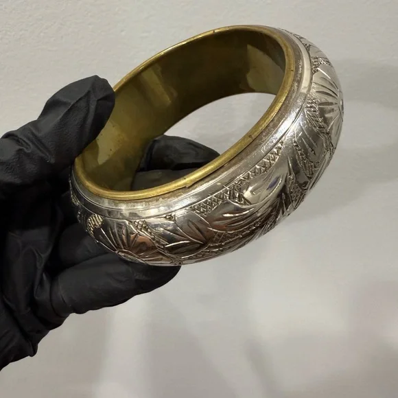 Vintage Floral Engraved Silver Bangle - Picture 2 of 9